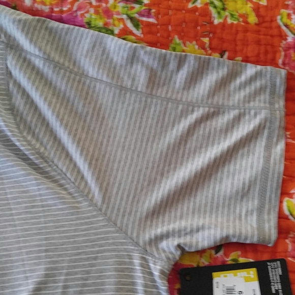 NEW/Mens/Running Shirt - Picture 10 of 13